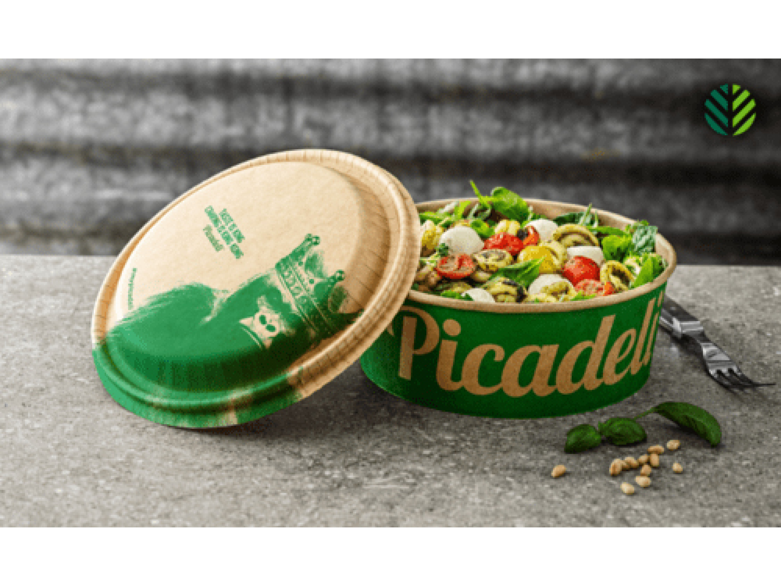 Graphic Packaging International arbeitet mit Picadeli zusammen, um eine neue Reihe plastikfreier Pappdeckel für seine papierbasierten Salatschalen zu entwickeln.