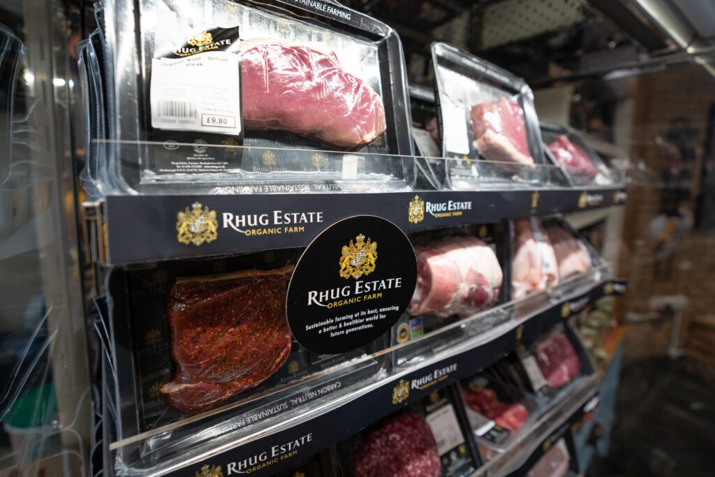 Rhug Estate Organic Farm reduziert Einwegplastik für das Angebot an Bio-Fleisch